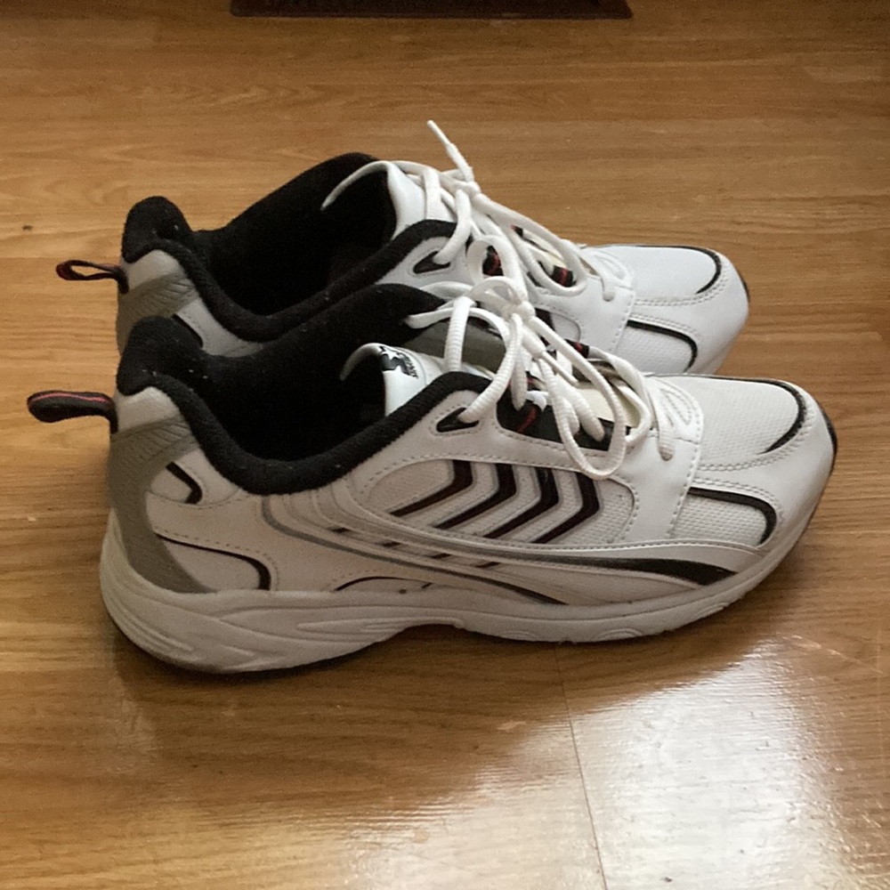 Starter Vintage Johnny Black& White Sneakers. Size12